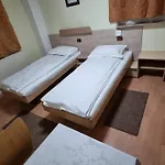 לינה וארוחת בוקר Pensiunea Zodiac 3*