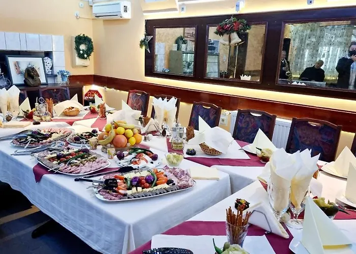 Pensiunea Zodiac 住宿加早餐酒店 3*